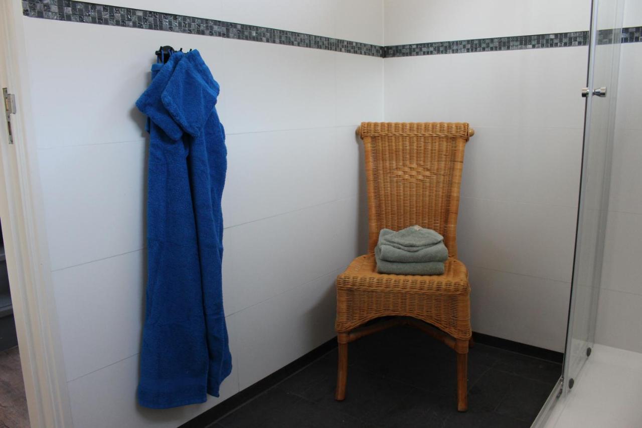 Logement De Garage Sneek Bagian luar foto