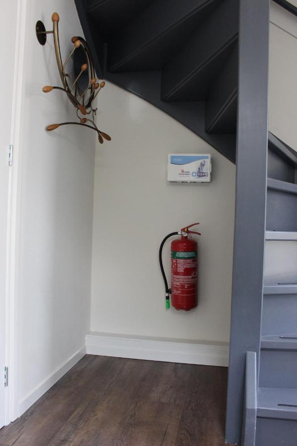 Logement De Garage Sneek Bagian luar foto