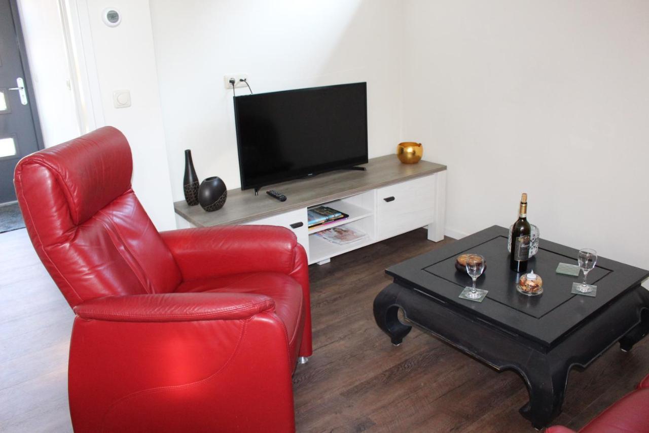 Logement De Garage Sneek Bagian luar foto