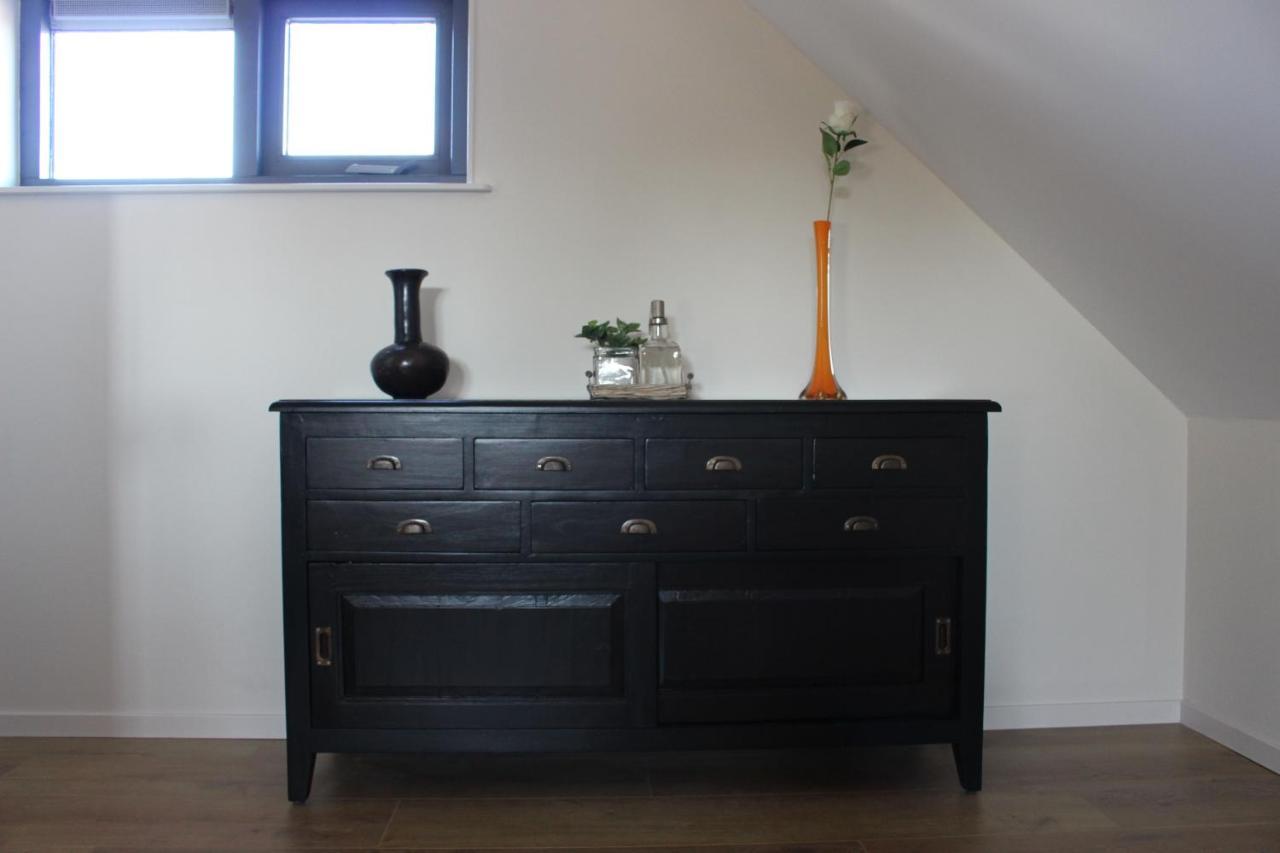 Logement De Garage Sneek Bagian luar foto