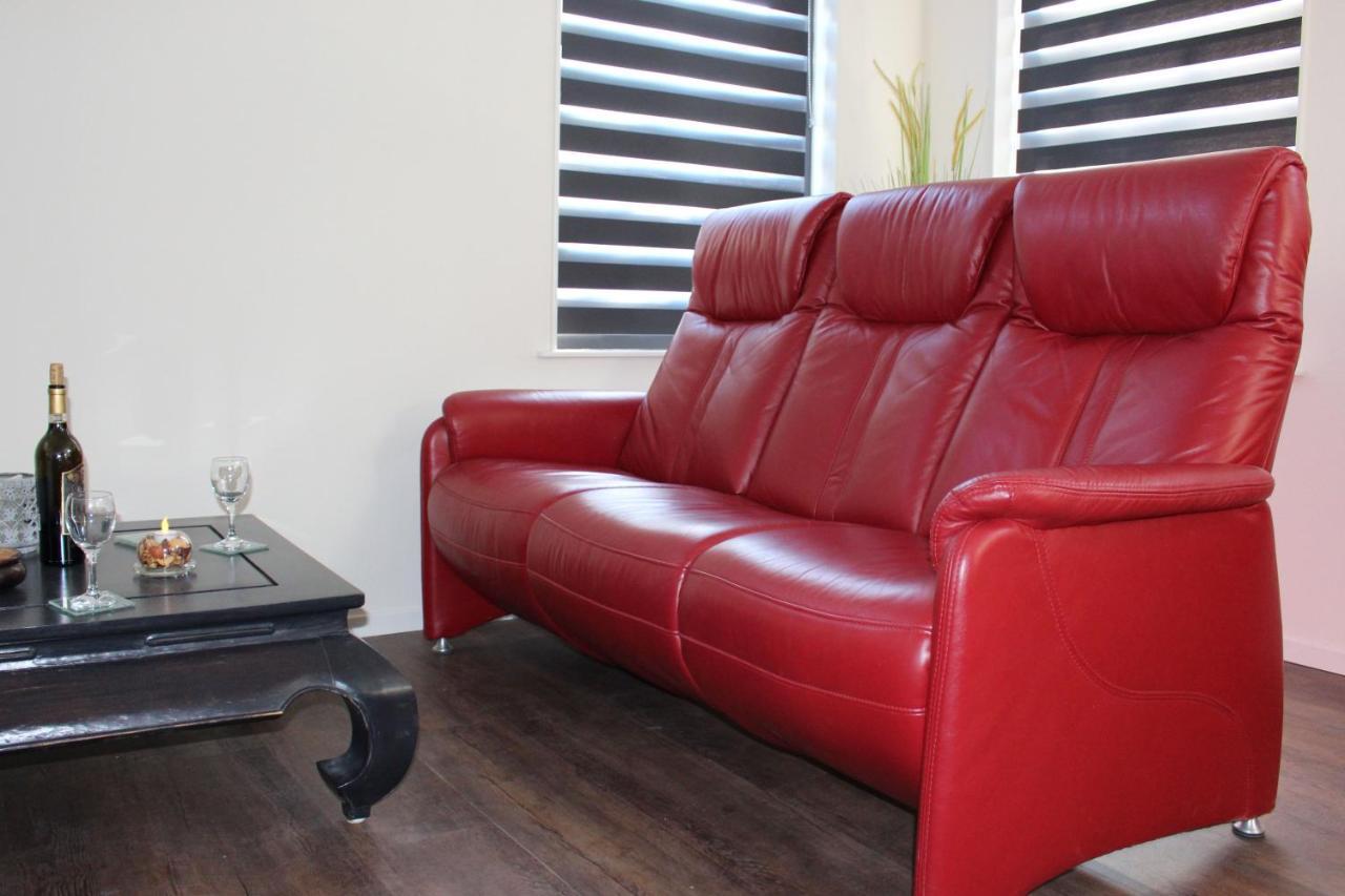 Logement De Garage Sneek Bagian luar foto