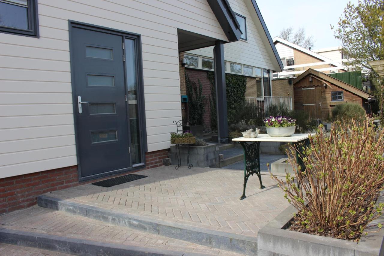 Logement De Garage Sneek Bagian luar foto
