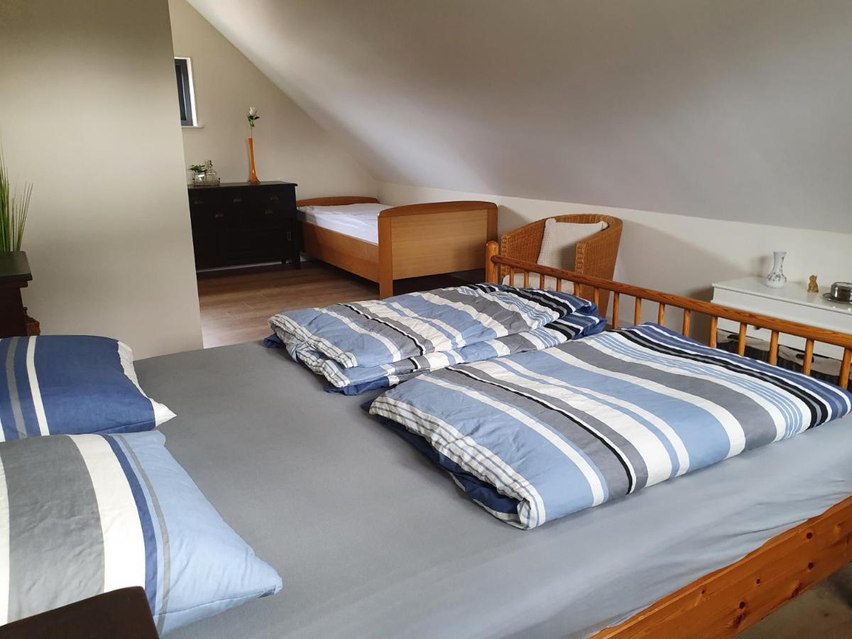 Logement De Garage Sneek Bagian luar foto
