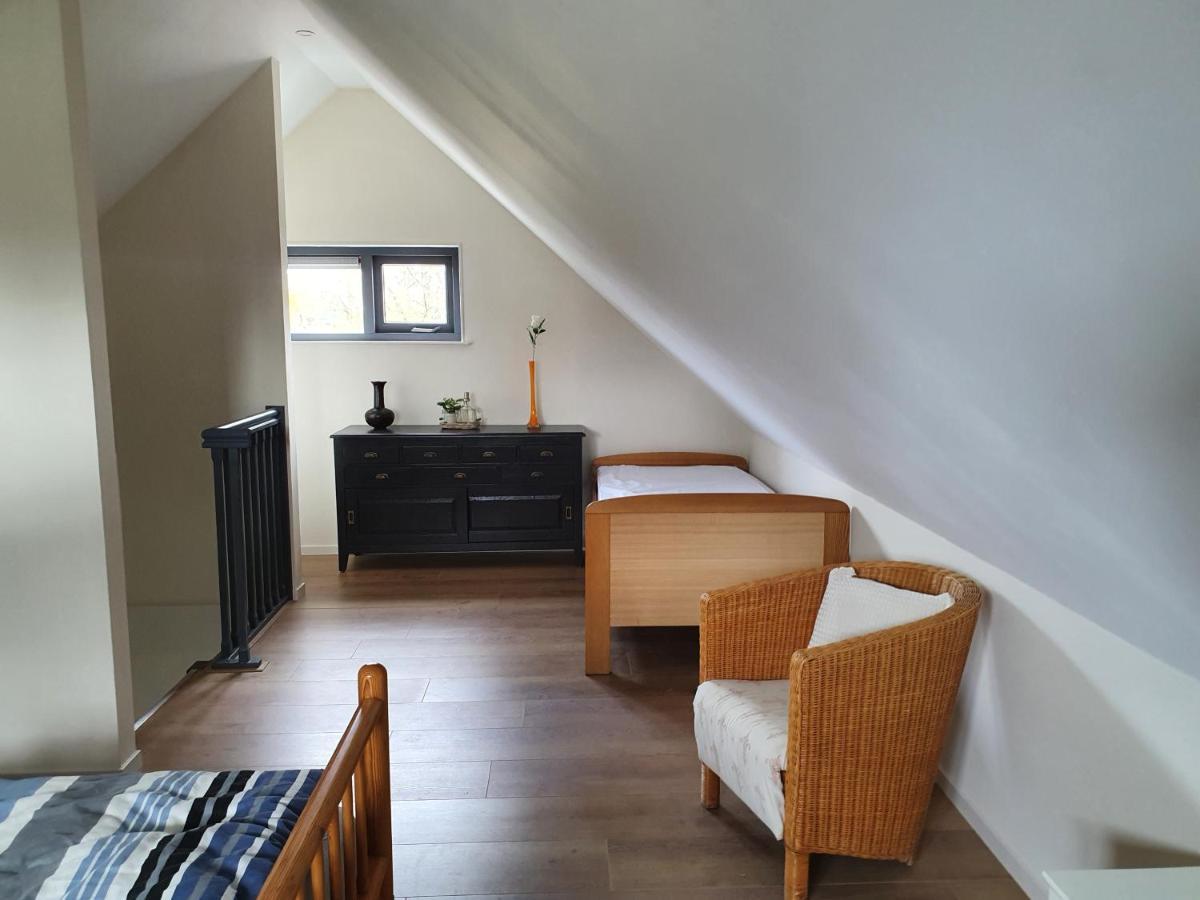 Logement De Garage Sneek Bagian luar foto